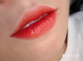 口红呢偶尔擦 但发现 擦口红口罩印的全是