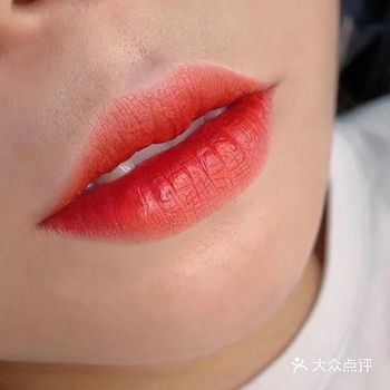 口红呢偶尔擦 但发现 擦口红口罩印的全是