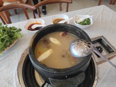 -鲁朗纳麦石锅鸡庄园