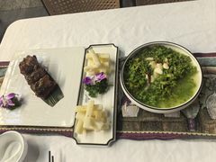 -刘姐啤酒鱼民族演艺餐厅(西街总店)