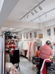 -一揽芳华汉服旗袍体验馆(拙政园店)