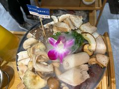 -一朵菌·野生菌探索家火锅(南亚店)