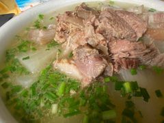 萝卜炖肘子-荣生萝卜汤饭店