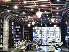 -钟书阁(松江泰晤士小镇店)