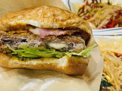 安格斯牛肉芝士堡-魏家凉皮(博水商务大厦店)