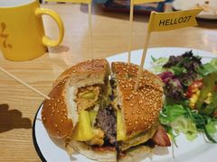 27&nbsp;牛肉汉堡-HELLO 27 意面·沙拉·帕尼尼