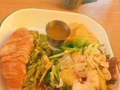 青酱鸡肉可颂三明治配冰草沙拉-HELLO 27 意面·沙拉·帕尼尼