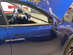 -TESLA 特斯拉(上海太古汇体验店)