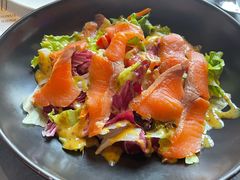 烟熏三文鱼色拉-YUE·6·西式融合餐厅(外滩六号店)