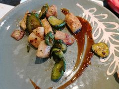 铁板黑毛猪颈肉配黄瓜-御泉七味铁板烧(高区店)