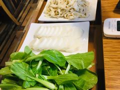 -陆记牛庄·碳锅龙虾烧烤(爱上花园店)