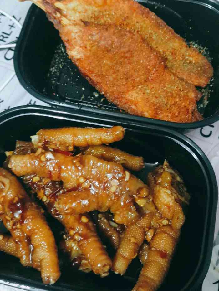 打分    /人 继续外卖,忍不住吃鸡爪,实在合我胃口,太好吃啦.好评!