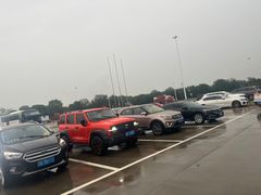 -平望服务区·停车场