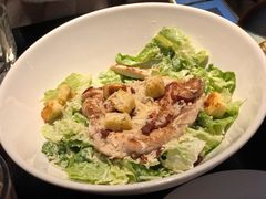 炭烤鸡胸肉凯撒沙拉-bluefrog蓝蛙(恒隆广场店)