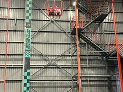 -极限PLAY运动娱乐新世界·团建派对潮玩休闲馆·室内蹦极高空游乐园