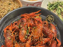 -肥肥虾庄·金牌油焖大虾(汉街SKP店)