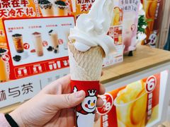 -蜜雪冰城(万达广场外B号门门口外集装箱店)