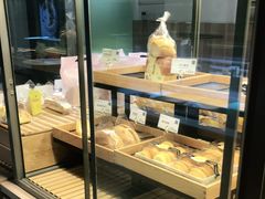 面包甜点陈列柜-顶东面包花园·生日蛋糕(世博店)