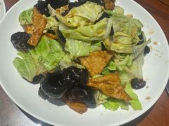 木耳白菜爆豆腐-恩宏德餐馆(平山道店)