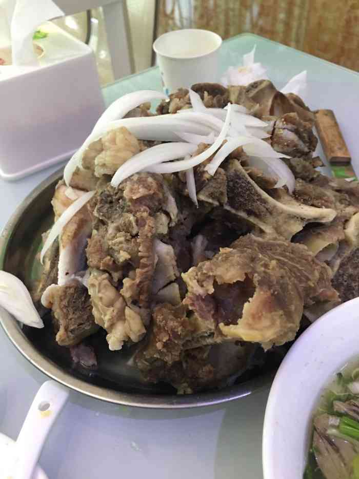 新疆草原犊丸子汤牛骨头-"不好吃,牛肉太老,味道一般,分量小.