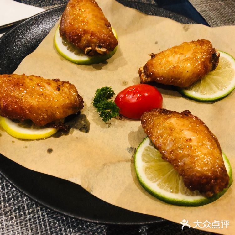 两个人点了两份主食一份小食就能吃得饱饱的