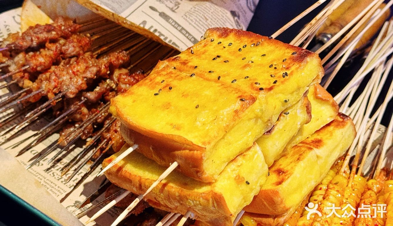 [耶][机智][加油]三五好友，撸串喝酒[啤酒][啤酒][啤酒]