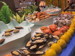 -广州万富希尔顿酒店·感趣自助餐厅·金秋蟹宴生蚝海鲜刺身