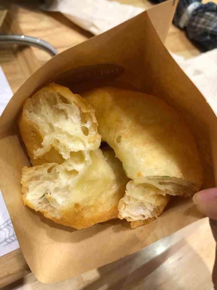 头壹号大油条饸饹面(常营店)-"大油条真的是大,有多大哈哈,可以剪开卖