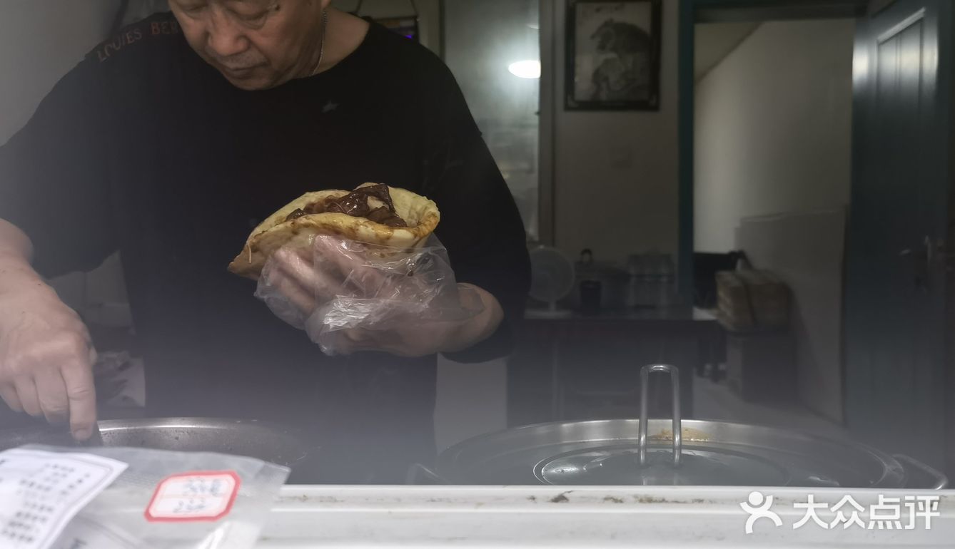 传说中的今年早餐扛把子，终于吃上这一口：王虎子大饼