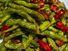 -老码头黑皮肘子锅包肉(赣水路店)