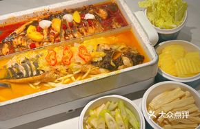 Garlic-Flavored Grilled Fish with Peach and Lychee
