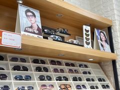 -诺柯视眼镜-蔡司依视路官方工厂店(淞南一店)