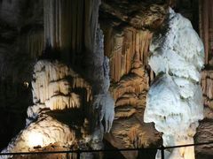 -波斯托伊纳溶洞