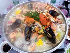 上汤海鲜乳猪煲-凤城康记饭店