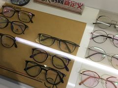 -提一眼镜·蔡司·依视路(小寨店)