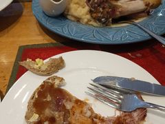 烤猪肘配酸菜土豆泥-兰特伯爵西餐厅·啤酒屋(方庄店)