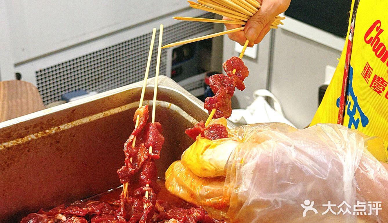 ✅现串现烤的牛肉串来啦……