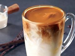香草丝绒拿铁-luckincoffee瑞幸咖啡(香港名店街店)