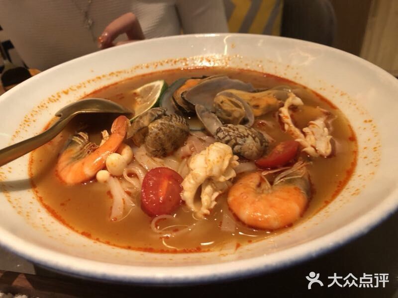 西兰花搭配了他家特制的酱汁 味道适中清爽