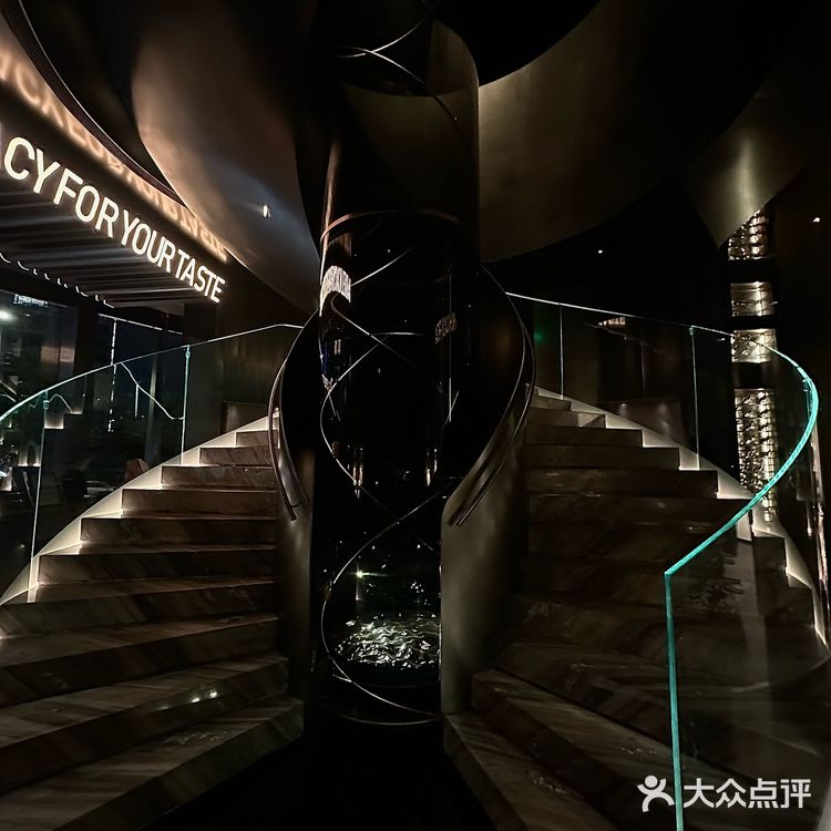 和漂亮的人吃漂亮饭啦ᥫᩣ