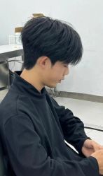 -一家只做男发烫染的店