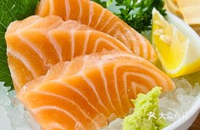 Thick Sashimi of Salmon (3 Pieces)