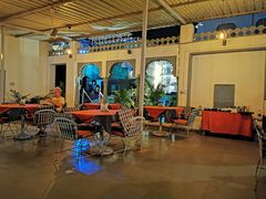 -Lake Shore Hotel & Restaurant