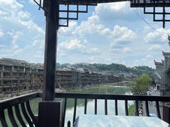 -临江餐馆二楼美食部落