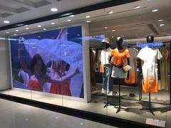-URBAN REVIVO(高德置地广场·春广场店)