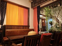 -Cuc Gach Quan Restaurant