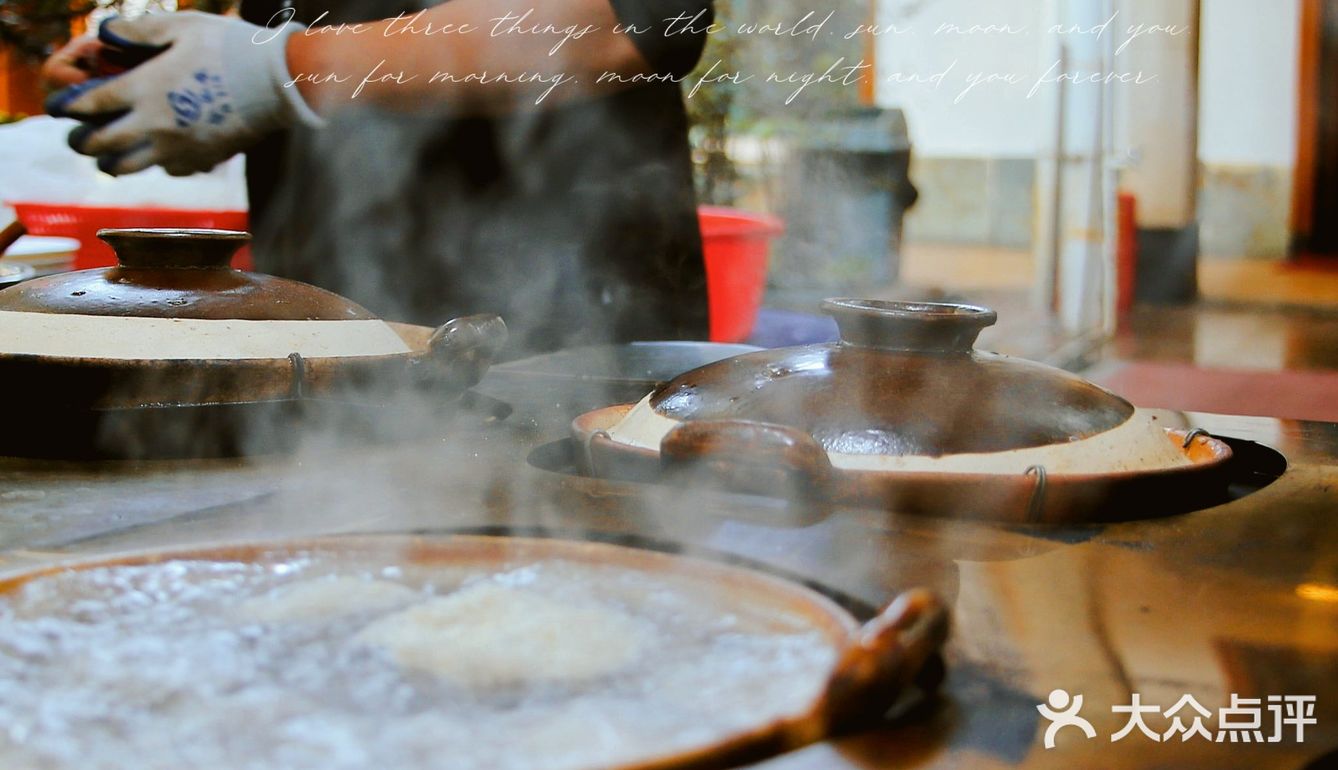 一百元五个人的中式咖啡，有山有水有金鱼