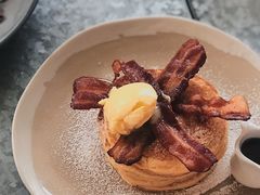 -ROAST coffee & eatery