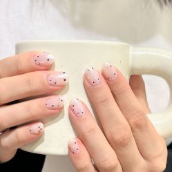 -花岐款式专研健康美甲沙龙
