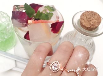 别低头皇冠会掉，婚戒中的皇后“达芙妮”